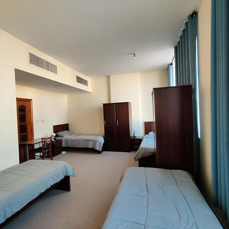Oasis Hostel Абу-Даби Экстерьер фото